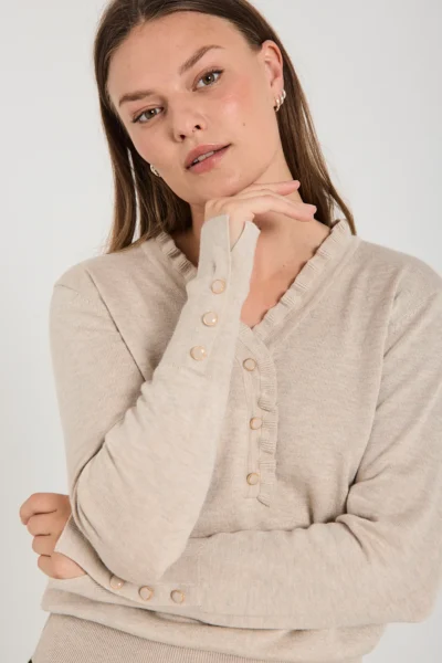 FQKatie V-Neck with Ruffle and Button Detail Moonbeam Melange Freequent